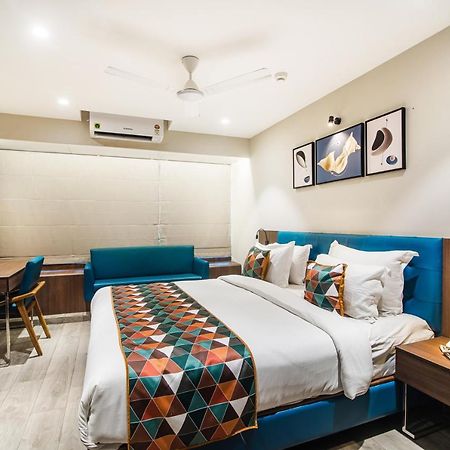 Hotel Sadbhav Villa Surat Zewnętrze zdjęcie