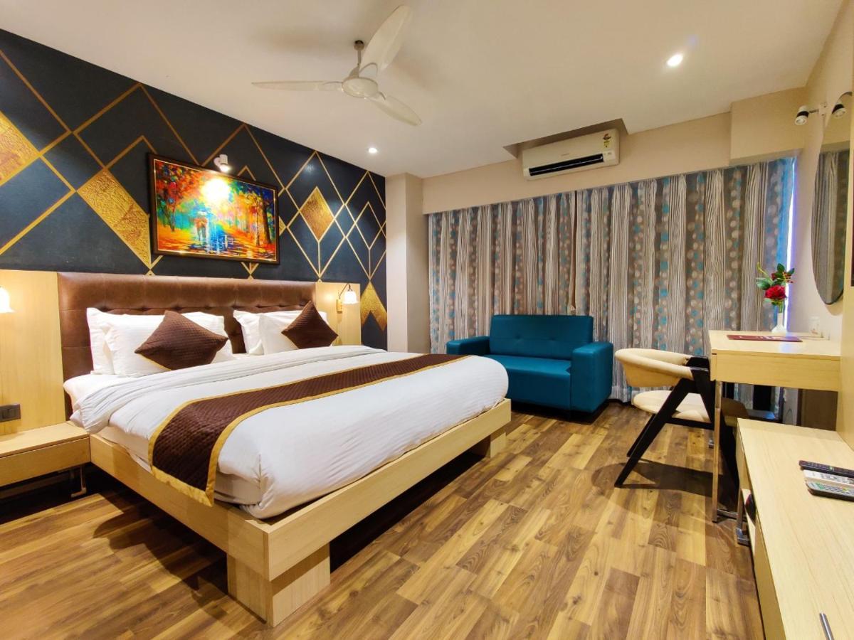 Hotel Sadbhav Villa Surat Zewnętrze zdjęcie