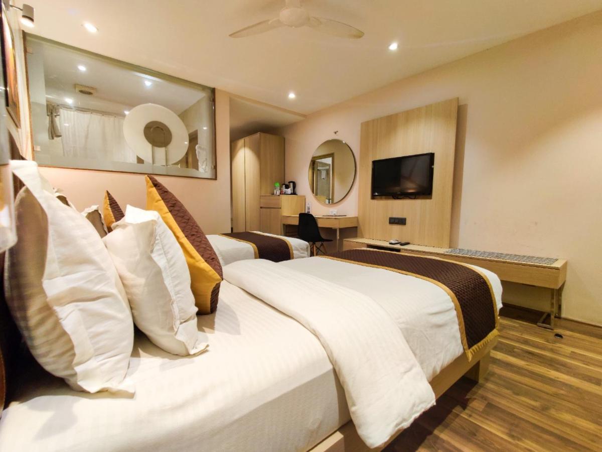 Hotel Sadbhav Villa Surat Zewnętrze zdjęcie