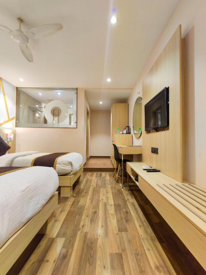 Hotel Sadbhav Villa Surat Zewnętrze zdjęcie