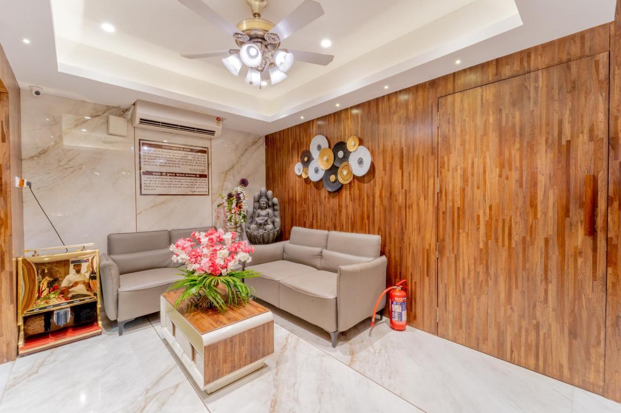 Hotel Sadbhav Villa Surat Zewnętrze zdjęcie