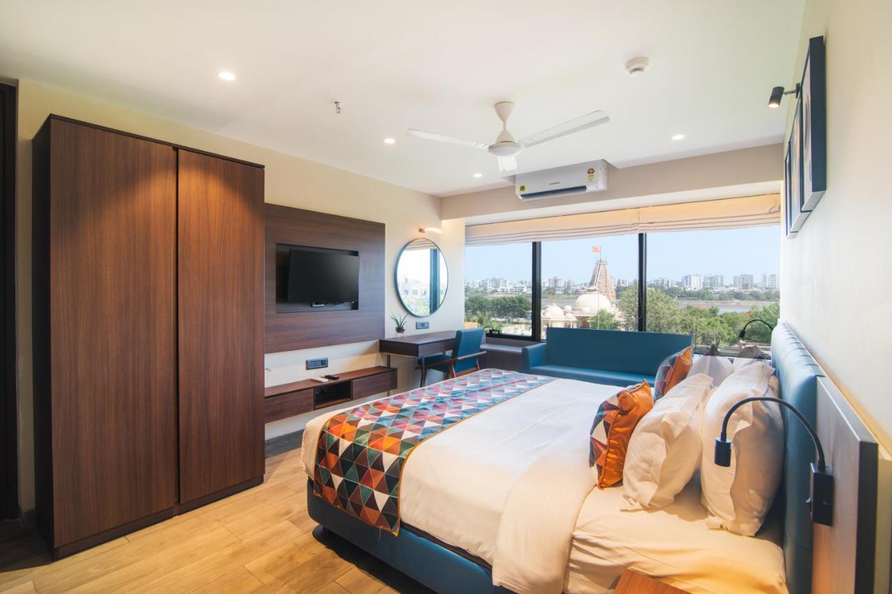 Hotel Sadbhav Villa Surat Zewnętrze zdjęcie