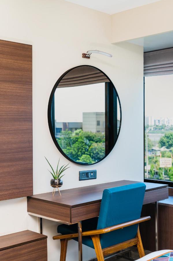 Hotel Sadbhav Villa Surat Zewnętrze zdjęcie